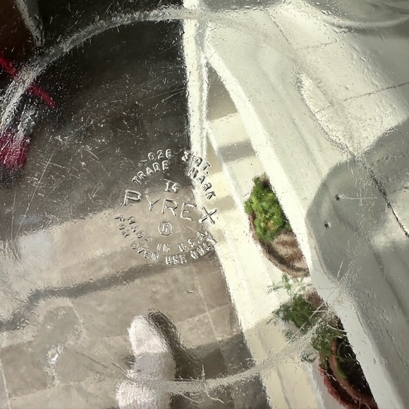 Vintage Pyrex 3 quart bowl, 2 court bowl clear no chips, cracks or breaks - Picture 2 of 8